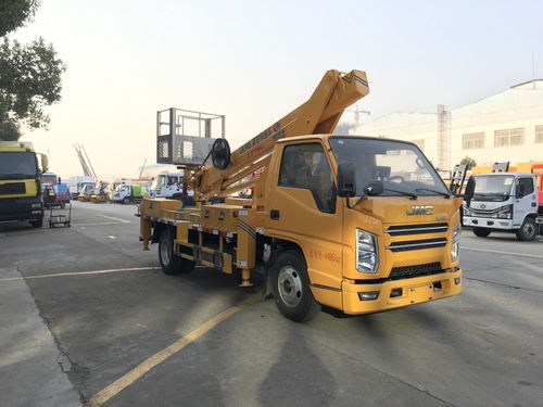 東風(fēng)牌多功能作業(yè)車 云梯高空作業(yè)與清洗吸污的創(chuàng)新融合