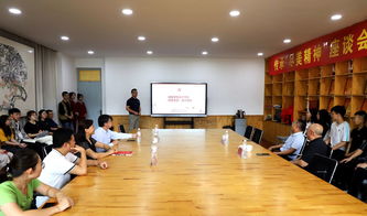 革命精神薪火相傳——王盡美烈士之孫王軍走進(jìn)美術(shù)學(xué)院指導(dǎo)交流